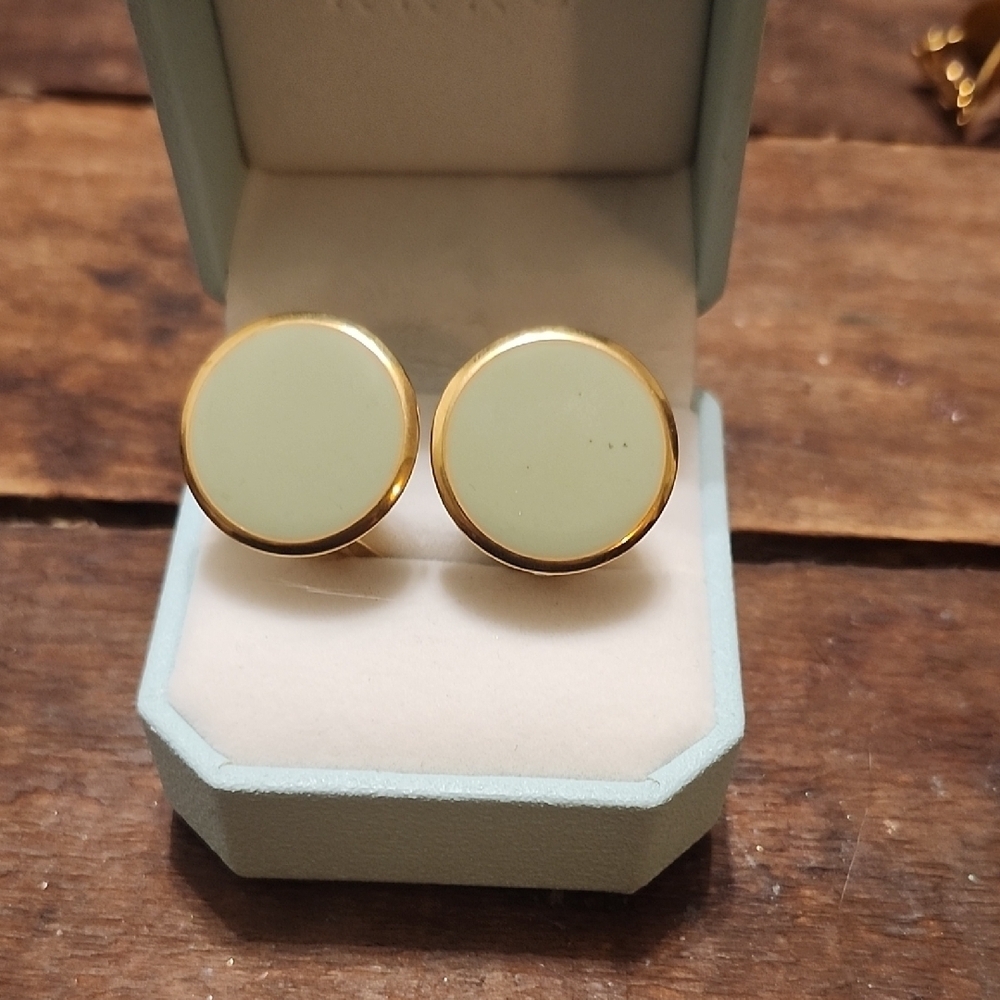 Elegant Gold and Cream Clup On Earings